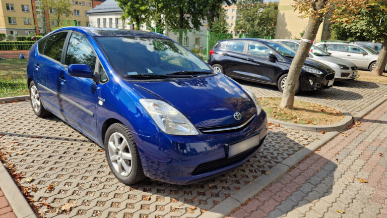 Prius II prawy przód